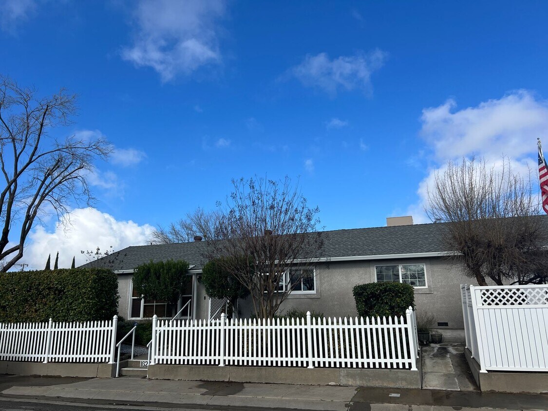 Primary Photo - Welcome to this charming 2-bedroom, 2-bath...