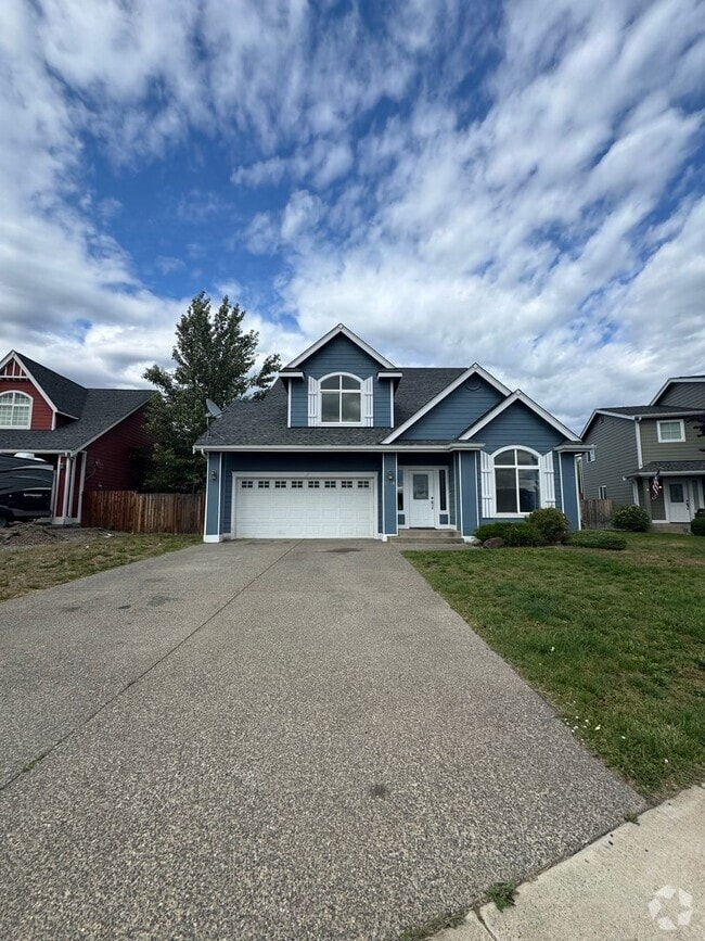 Building Photo - 2210 Clearview Dr