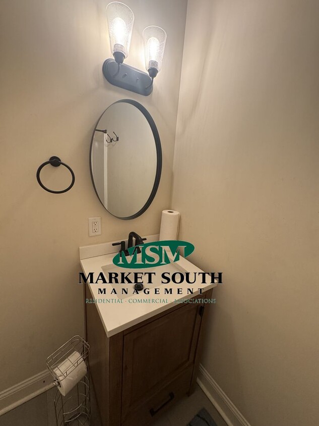 Primary Photo - FURNISHED RENTAL ON HENRY