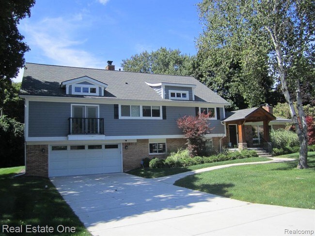 Building Photo - 6976 Woodbank Dr