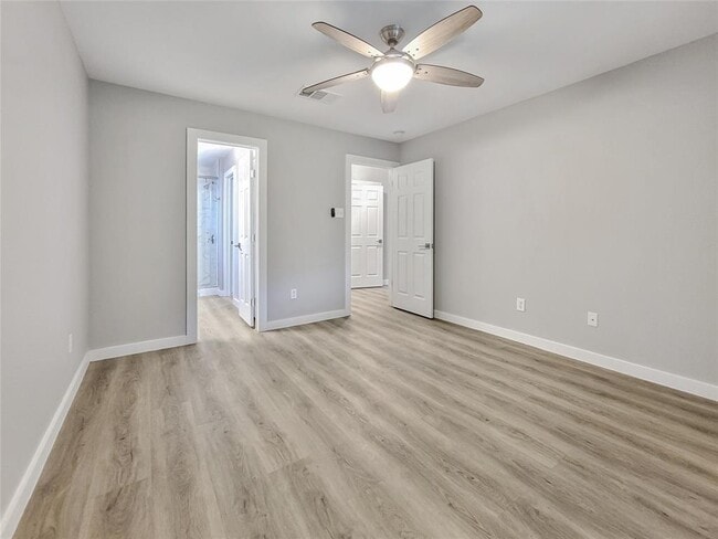Building Photo - 804 Kavanagh Dr