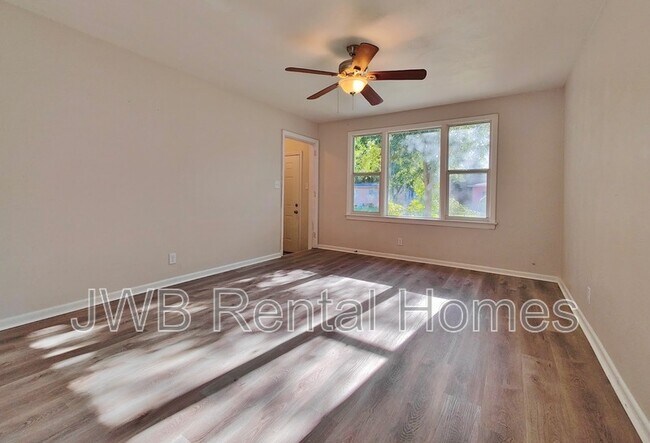 Building Photo - 5542 Minosa Cir E