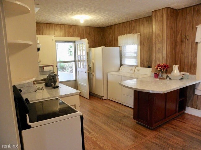 Building Photo - 3 br, 1.5 bath House - 83 Bakers Lane