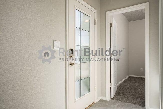 Building Photo - Lease Pending - Please apply at your own d...
