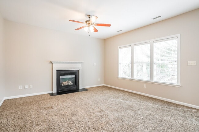 Building Photo - 180 Willowbrook Cir