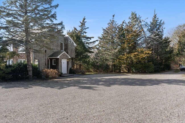 Building Photo - 24 Willow shade Ln
