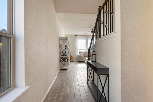 Building Photo - 269 La Dera Dr