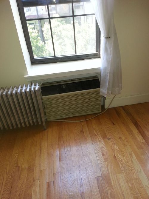 Building Photo - 422 E 83rd St