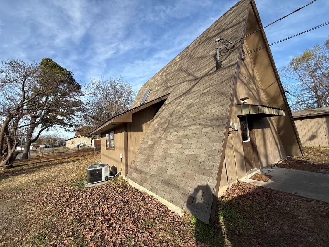 Foto principal - Cute 2 Bed 1 Bath A Frame House Washer & Dryer & Yard Care Included.