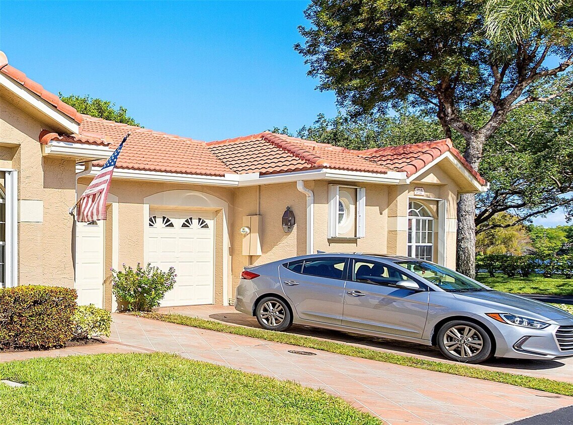 Foto principal - 2715 Quaking Leaf Ln