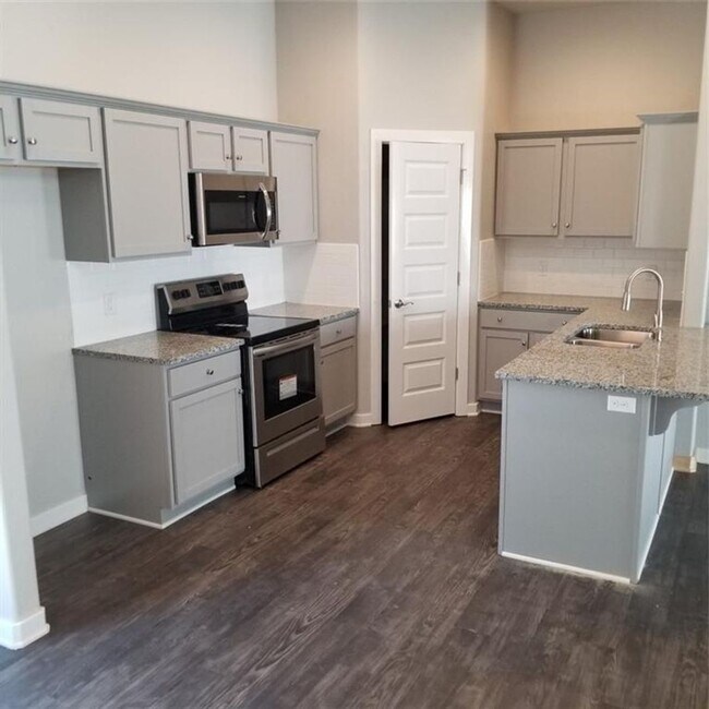 Foto del edificio - Nice 3 bedroom 3.5 bath near campus in Fayetteville