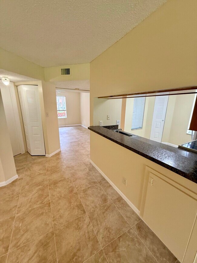 Building Photo - 1142 Coral Club Dr