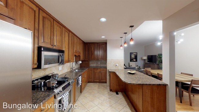 Foto del edificio - 2230 N Kenmore Ave