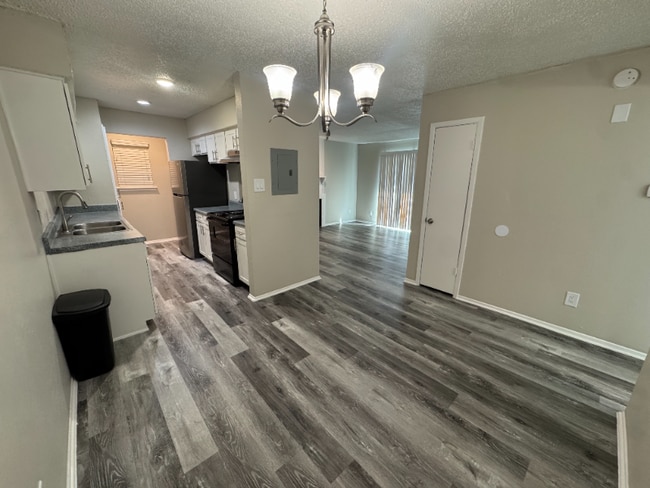 Foto del edificio - 2010 Estrada Pkwy