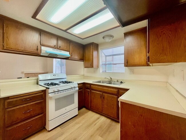 Foto del edificio - Charming Two Story 2 bedroom, 1.5 Bath in Ontario