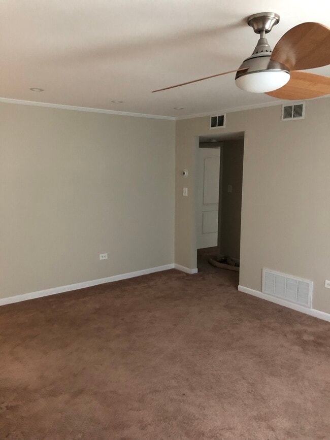Foto del edificio - 6102 Knoll Valley Dr