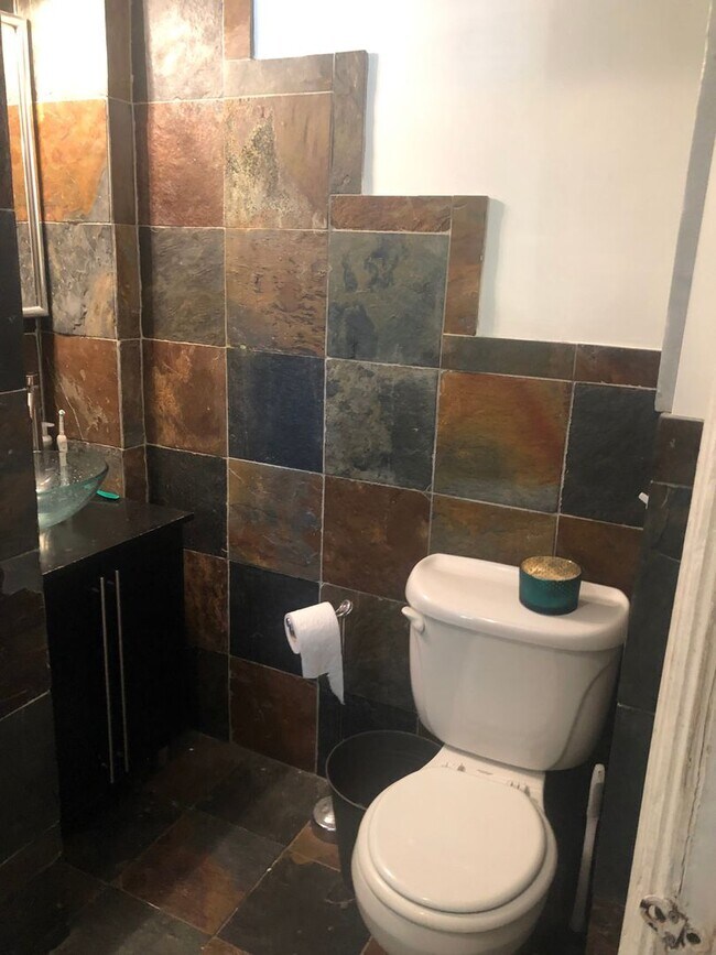 Foto del edificio - 821 6th St SE