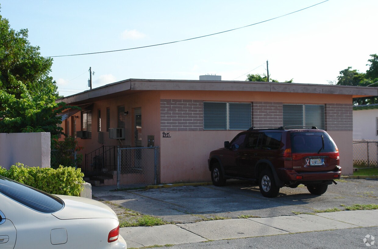 Building Photo - 527 SW 10th St