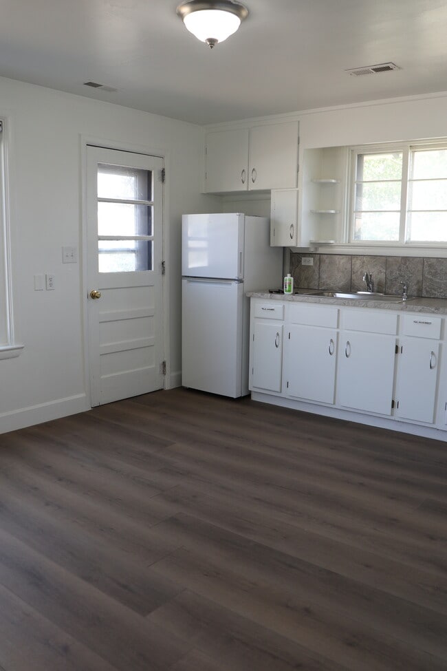 Building Photo - 1308 High St