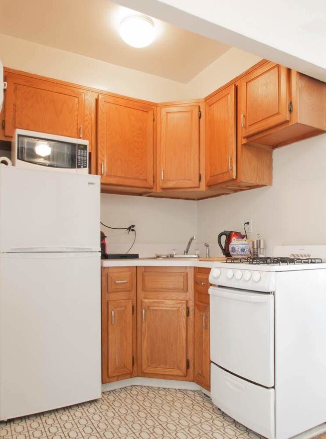 Building Photo - 18 W 83rd St