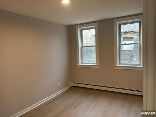 Foto del edificio - 220 Palisade Ave