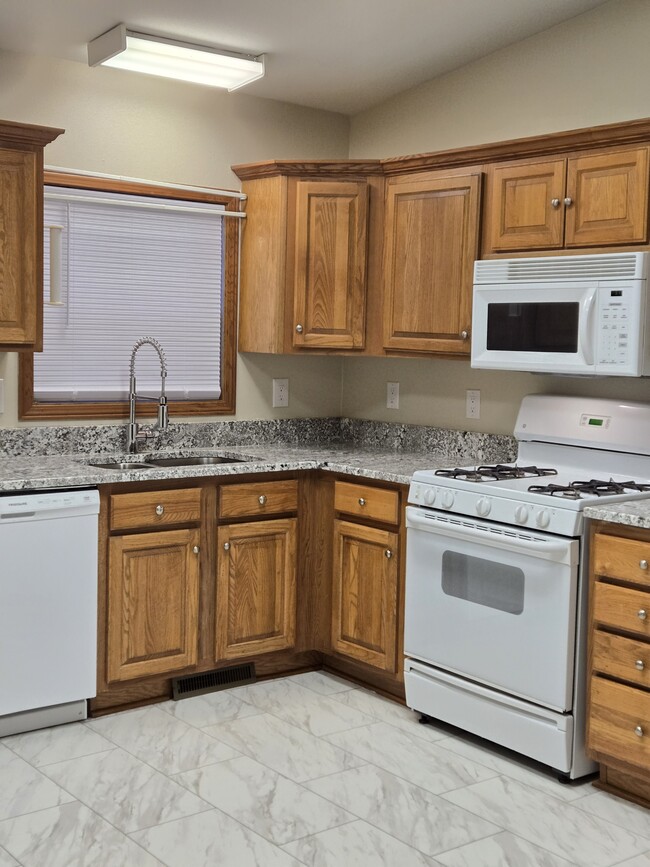 Granite Countertops - 593 Carriage Dr