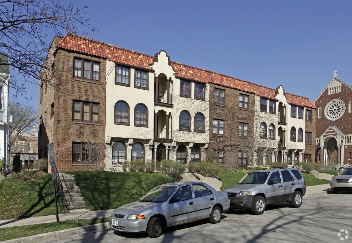 Building Photo - 3951-3955 N Farwell Ave
