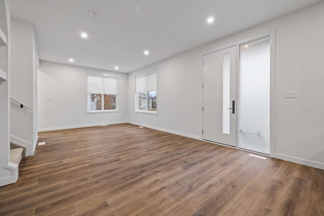 Building Photo - 9421 154 St NW