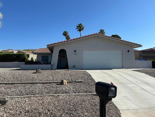 Foto del edificio - 64610 Pinehurst Cir
