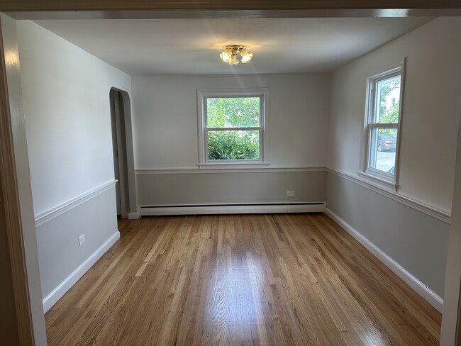 Building Photo - 15 Craigie St