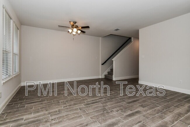 Building Photo - 721 Portina Dr