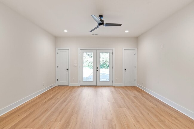 Building Photo - Modern, Move-In Ready Living in Plaza Midwood