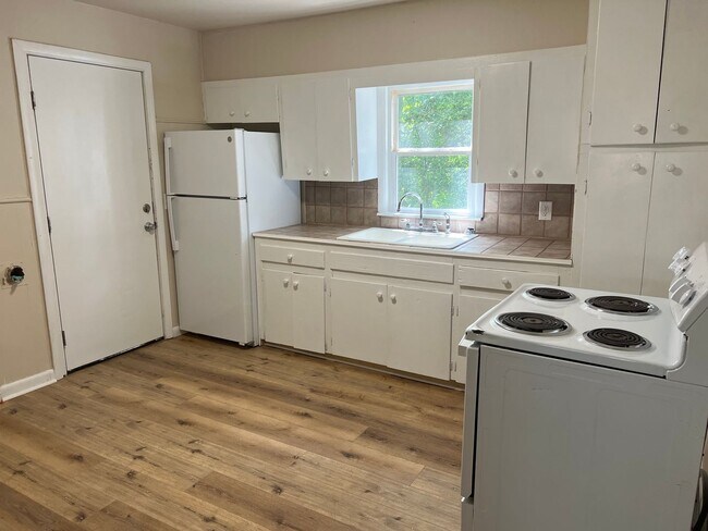 Foto del edificio - Cute & Comfy 2 bedroom 1 bathroom