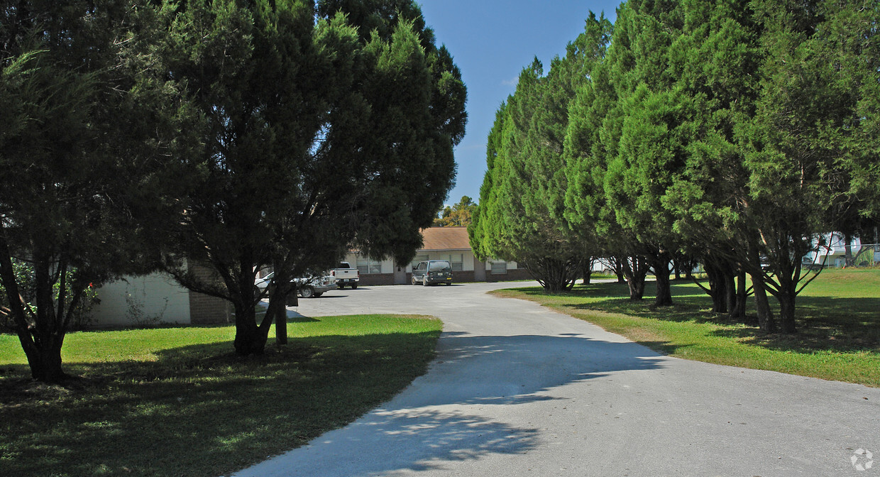 Building Photo - Lake Rousseau Apartments