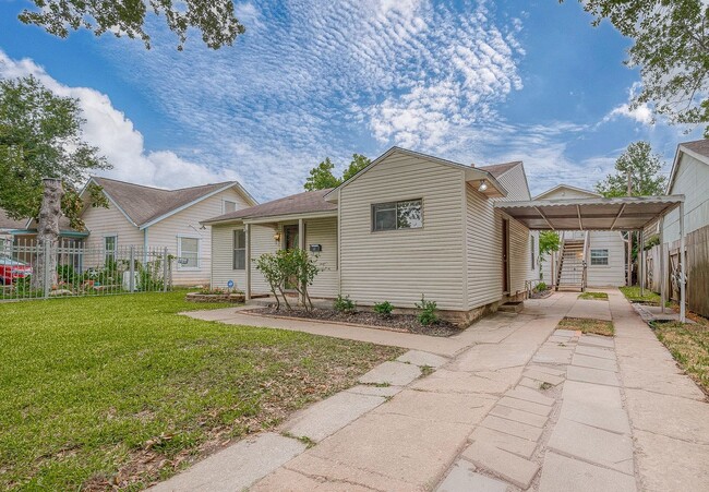 Building Photo - For Lease | 3 Bed, 1 Bath | 1,199 Sq Ft | ...