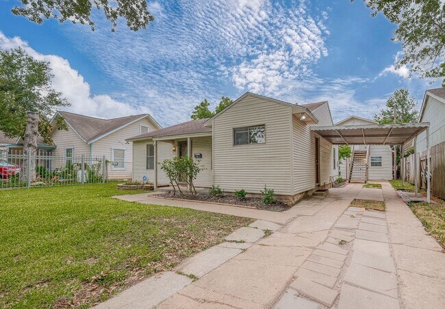 Foto del edificio - For Lease | 3 Bed, 1 Bath | 1,199 Sq Ft | East End Houston