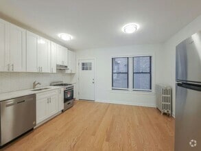 Building Photo - 931 1/2 W Sunnyside Ave