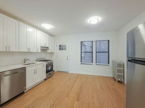 Building Photo - 931 1/2 W Sunnyside Ave