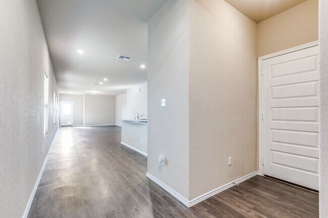 Building Photo - Beautiful 4- Bedroom One Story w/Open Floo...