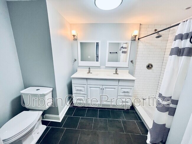 Building Photo - 216 5th Ave N