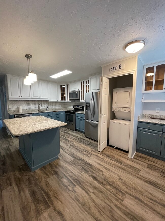 Building Photo - 4548 S 700 E
