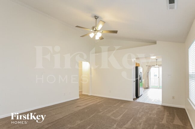 Building Photo - 467 Vernon Pl