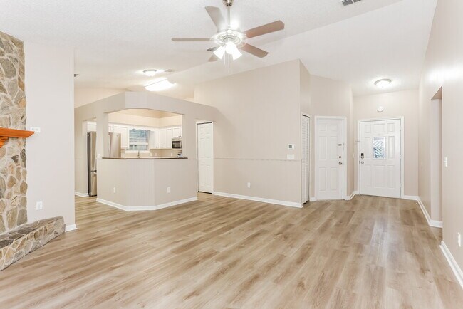 Foto del edificio - 1704 Sandy Hollow Loop