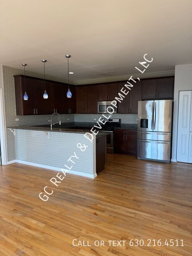 Building Photo - 2520 S Oakley Ave