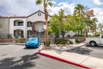 Building Photo - 950 Seven Hills Dr