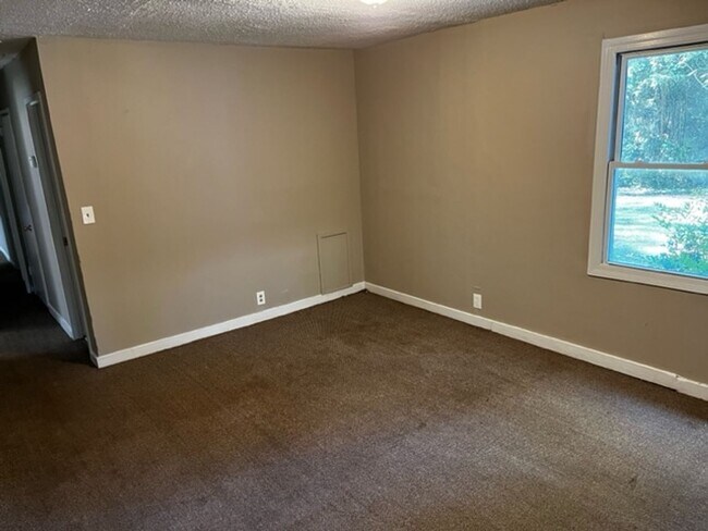 Building Photo - 3BD/2B Home Close to the Northside of Vald...