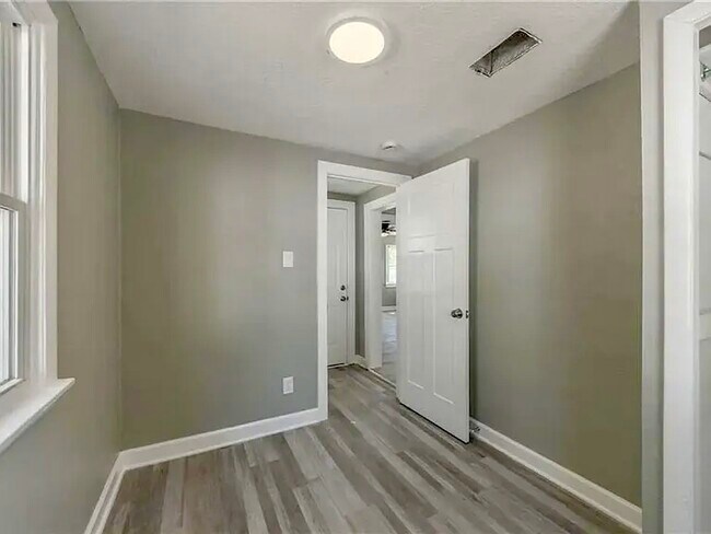 Foto del edificio - 426 E Elm St