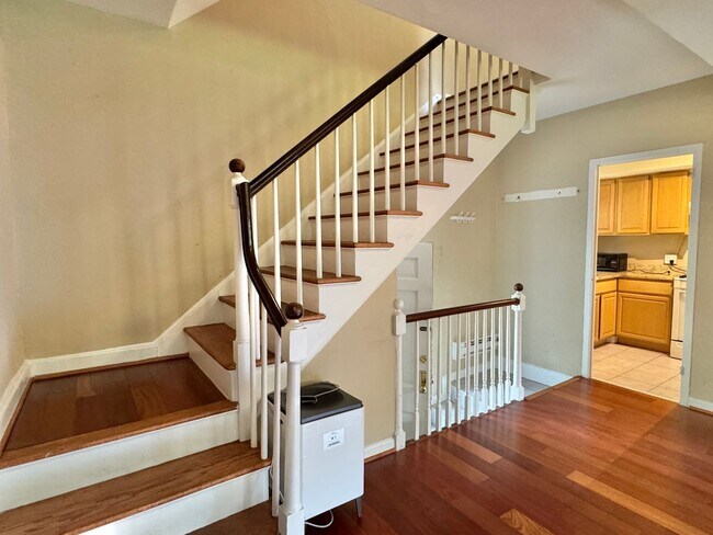 Building Photo - ALEXANDRIA - CLOSE TO PENTAGON - 5 MIN WAL...