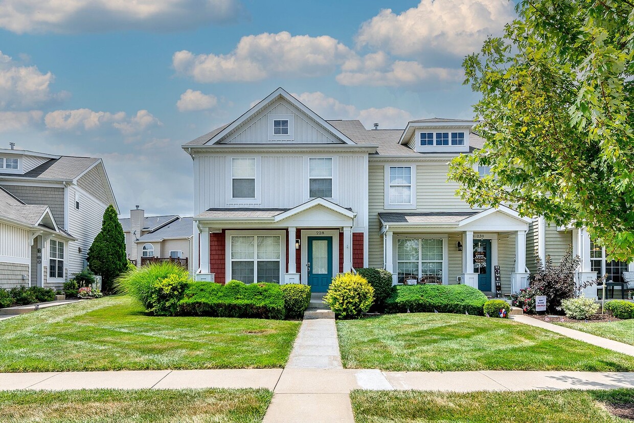 Primary Photo - Gorgeous Updated 3 Bed 2.5 Bath Home w/2 C...