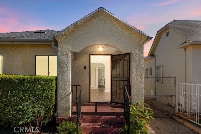 Primary Photo - 808 N Ridgewood Pl